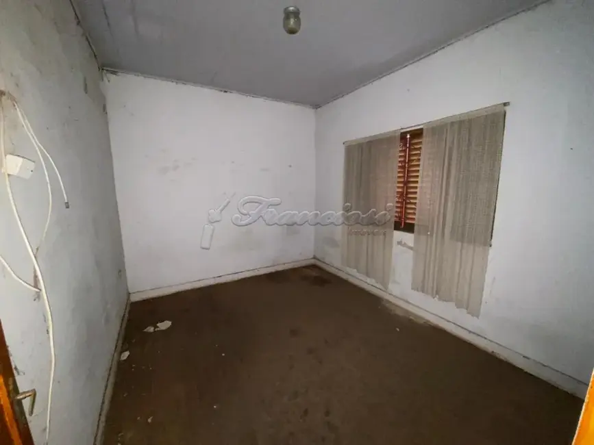 Casa com 2 quartos à venda, 155m2 em Centro, Itapetininga - SP - imagem 4 Foto 4 de Casa com 2 quartos à venda, 155m2 em Centro, Itapetininga - SP