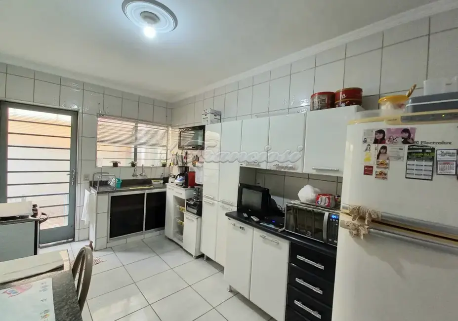 Casa com 2 quartos à venda, 318m2 em Jardim Itália, Itapetininga - SP - imagem 3 Foto 3 de Casa com 2 quartos à venda, 318m2 em Jardim Itália, Itapetininga - SP