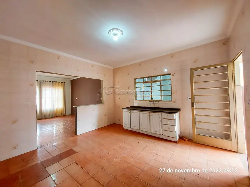 Foto 4 de Casa com 3 quartos à venda, 300m2 em Vila Rio Branco, Itapetininga - SP