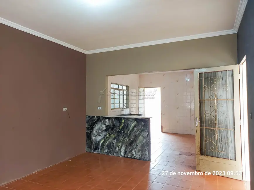 Foto 2 de Casa com 3 quartos à venda, 300m2 em Vila Rio Branco, Itapetininga - SP