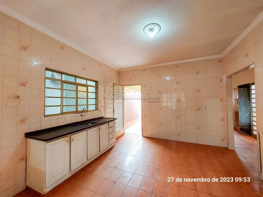 Foto 3 de Casa com 3 quartos à venda, 300m2 em Vila Rio Branco, Itapetininga - SP