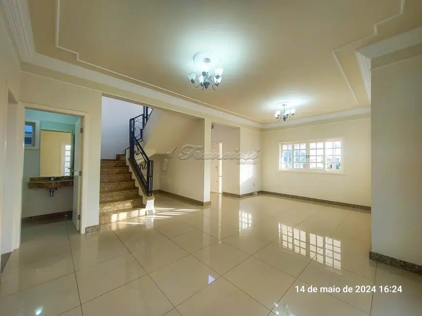 Foto 2 de Casa de Condomínio com 3 quartos para alugar, 232m2 em Jardim Marabá, Itapetininga - SP