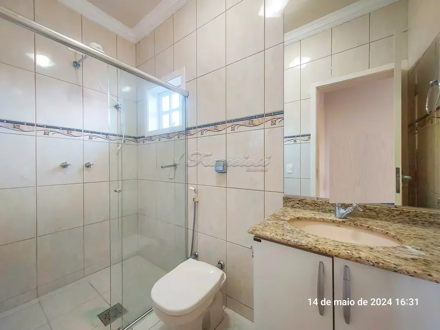 Foto 7 de Casa de Condomínio com 3 quartos para alugar, 232m2 em Jardim Marabá, Itapetininga - SP