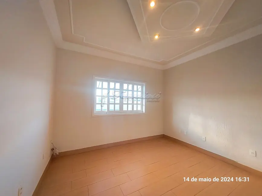 Foto 6 de Casa de Condomínio com 3 quartos para alugar, 232m2 em Jardim Marabá, Itapetininga - SP