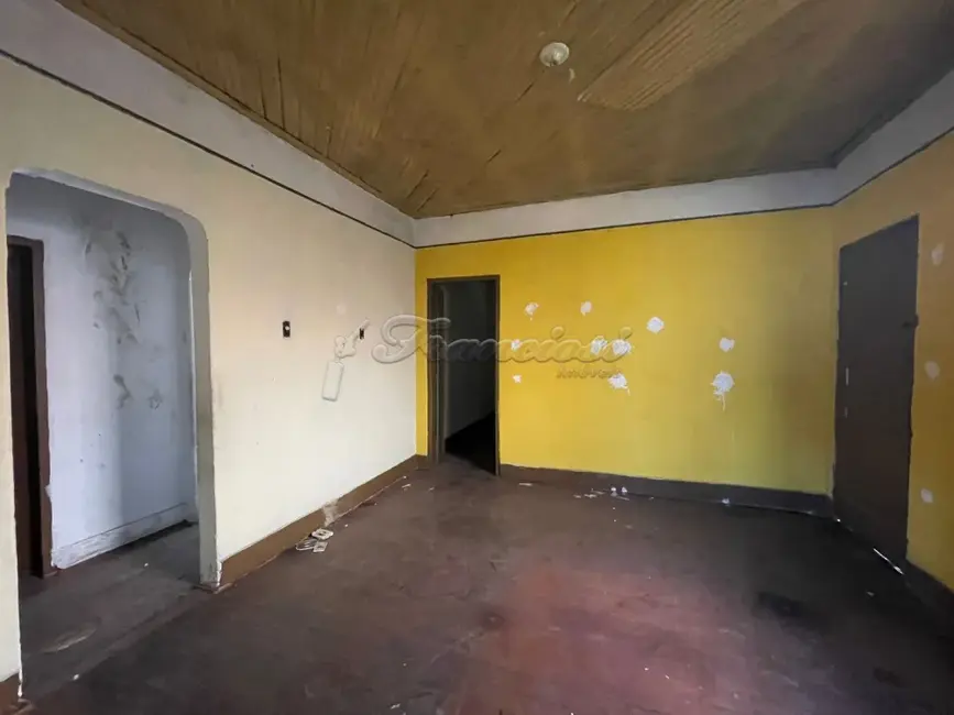 Casa com 3 quartos à venda, 300m2 em Vila Santana, Itapetininga - SP - imagem 2 Foto 2 de Casa com 3 quartos à venda, 300m2 em Vila Santana, Itapetininga - SP