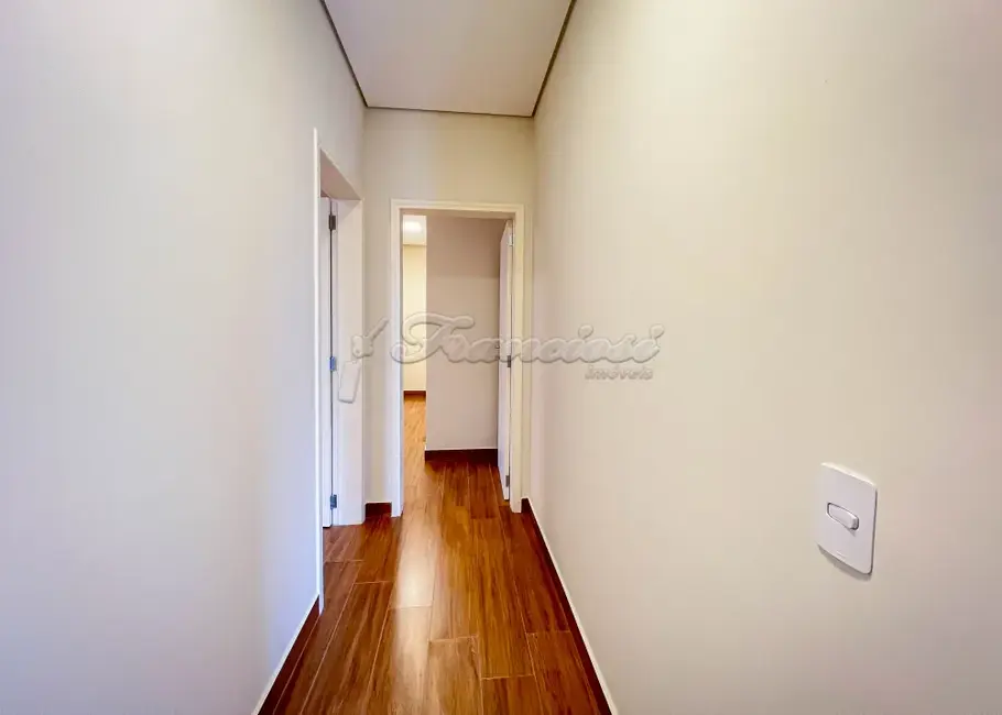 Casa de Condomínio com 3 quartos à venda, 300m2 em Terras de Santo Antônio, Itapetininga - SP - imagem 3 Foto 3 de Casa de Condomínio com 3 quartos à venda, 300m2 em Terras de Santo Antônio, Itapetininga - SP