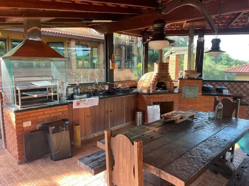 Fazenda / Haras com 6 quartos à venda, 1080m2 em Sarapui - SP - imagem 3 Foto 3 de Fazenda / Haras com 6 quartos à venda, 1080m2 em Sarapui - SP