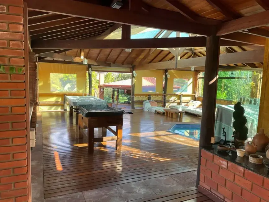 Fazenda / Haras com 6 quartos à venda, 1080m2 em Sarapui - SP - imagem 9 Foto 9 de Fazenda / Haras com 6 quartos à venda, 1080m2 em Sarapui - SP