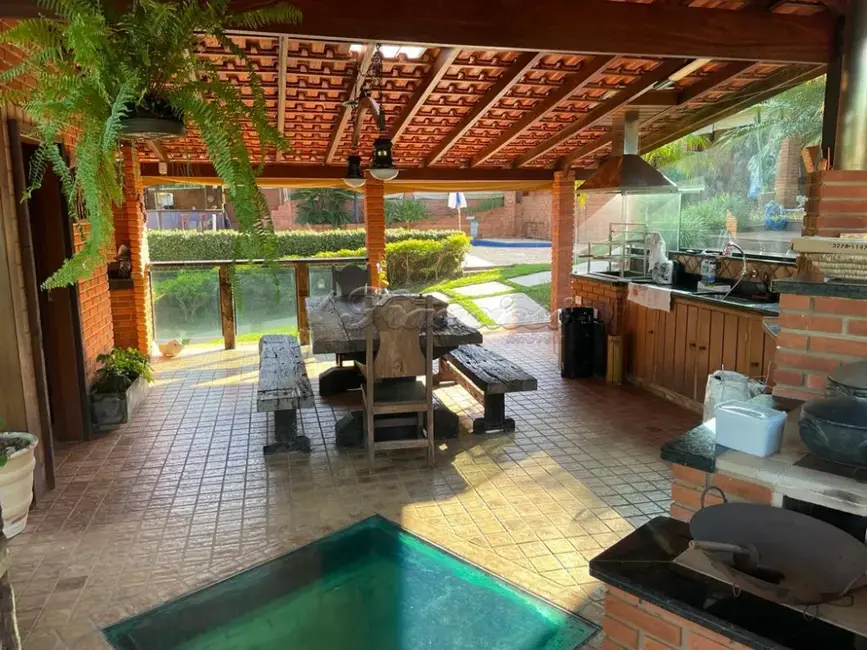 Fazenda / Haras com 6 quartos à venda, 1080m2 em Sarapui - SP - imagem 4 Foto 4 de Fazenda / Haras com 6 quartos à venda, 1080m2 em Sarapui - SP