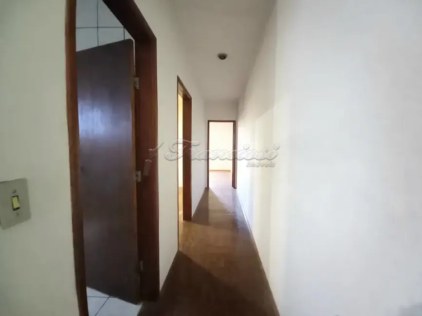 Casa com 2 quartos à venda, 178m2 em Vila Francisca, Itapetininga - SP - imagem 4 Foto 4 de Casa com 2 quartos à venda, 178m2 em Vila Francisca, Itapetininga - SP