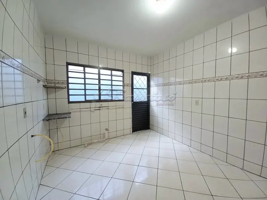 Casa com 2 quartos à venda, 178m2 em Vila Francisca, Itapetininga - SP - imagem 3 Foto 3 de Casa com 2 quartos à venda, 178m2 em Vila Francisca, Itapetininga - SP