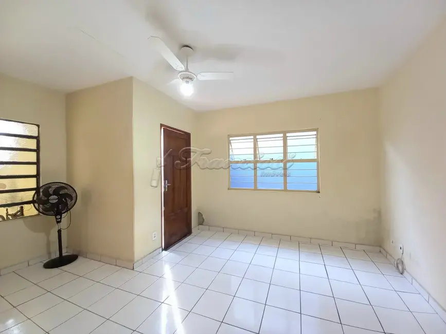 Casa com 2 quartos à venda, 178m2 em Vila Francisca, Itapetininga - SP - imagem 2 Foto 2 de Casa com 2 quartos à venda, 178m2 em Vila Francisca, Itapetininga - SP