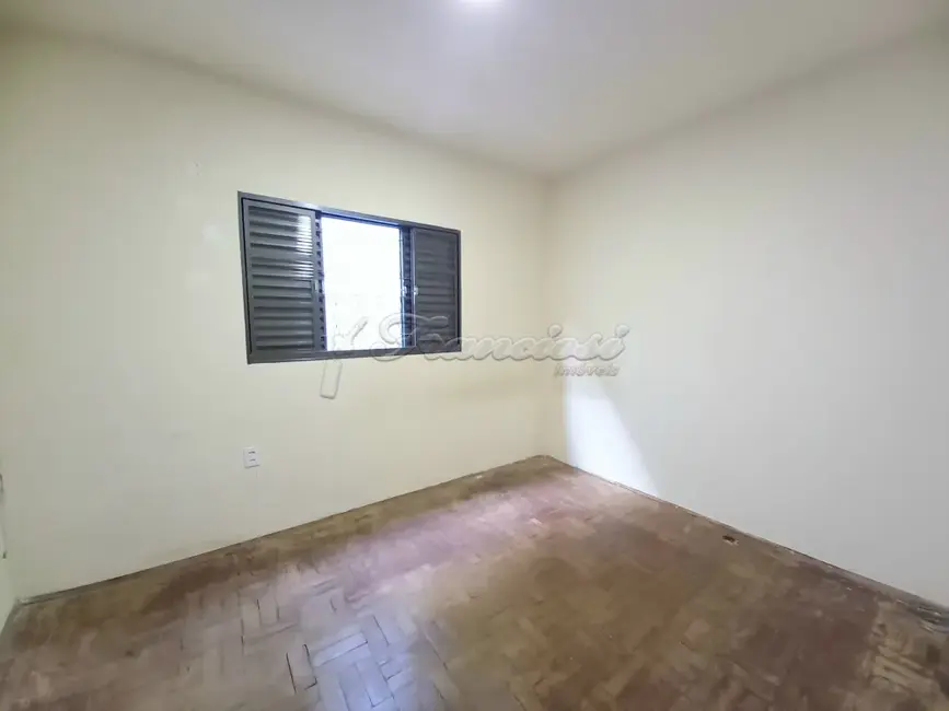 Casa com 2 quartos à venda, 178m2 em Vila Francisca, Itapetininga - SP - imagem 5 Foto 5 de Casa com 2 quartos à venda, 178m2 em Vila Francisca, Itapetininga - SP