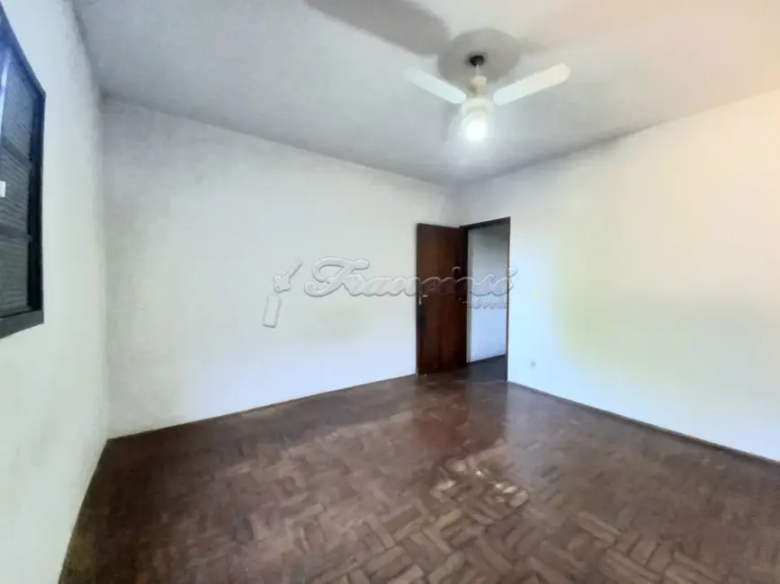 Casa com 2 quartos à venda, 178m2 em Vila Francisca, Itapetininga - SP - imagem 6 Foto 6 de Casa com 2 quartos à venda, 178m2 em Vila Francisca, Itapetininga - SP