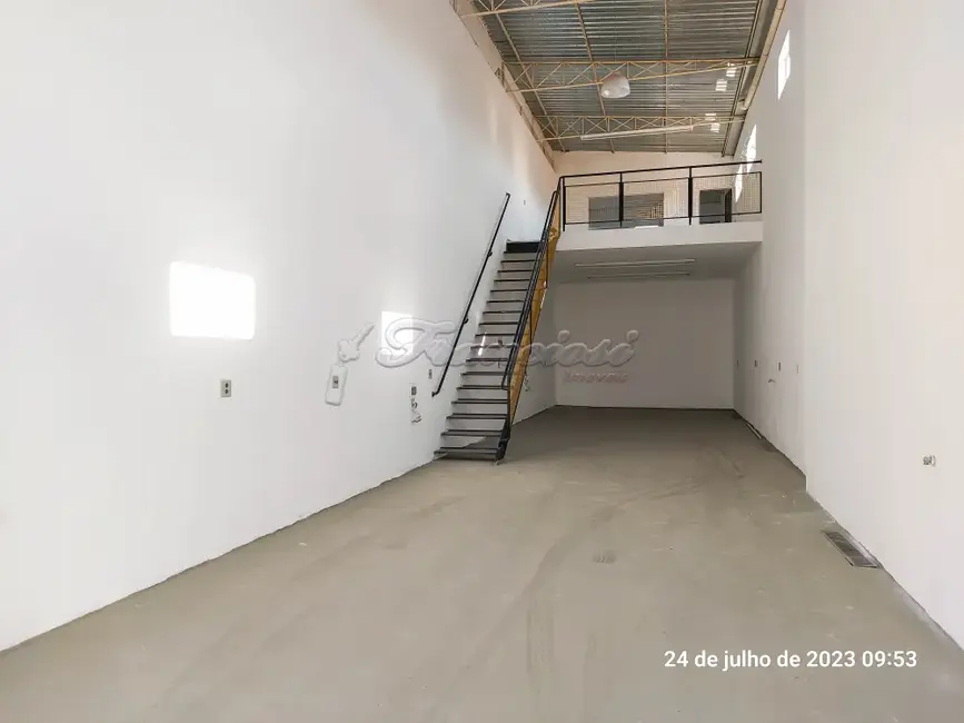 Sala Comercial para alugar, 253m2 em Centro, Itapetininga - SP - imagem 1 Foto 1 de Sala Comercial para alugar, 253m2 em Centro, Itapetininga - SP