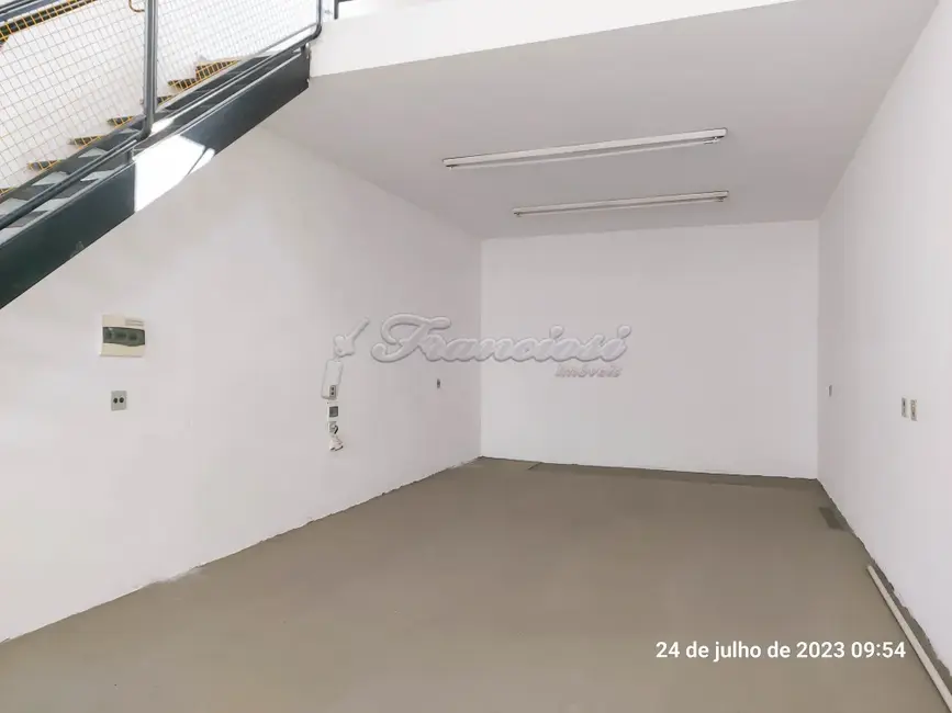 Sala Comercial para alugar, 253m2 em Centro, Itapetininga - SP - imagem 2 Foto 2 de Sala Comercial para alugar, 253m2 em Centro, Itapetininga - SP