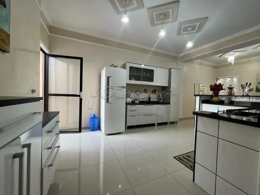 Casa com 4 quartos à venda, 233m2 em Jardim Mesquita, Itapetininga - SP - imagem 5 Foto 5 de Casa com 4 quartos à venda, 233m2 em Jardim Mesquita, Itapetininga - SP
