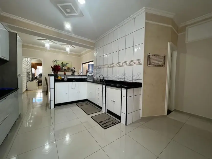 Casa com 4 quartos à venda, 233m2 em Jardim Mesquita, Itapetininga - SP - imagem 4 Foto 4 de Casa com 4 quartos à venda, 233m2 em Jardim Mesquita, Itapetininga - SP