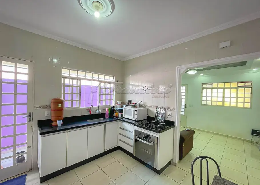 Casa com 2 quartos à venda, 197m2 em Jardim Fogaça, Itapetininga - SP - imagem 3 Foto 3 de Casa com 2 quartos à venda, 197m2 em Jardim Fogaça, Itapetininga - SP