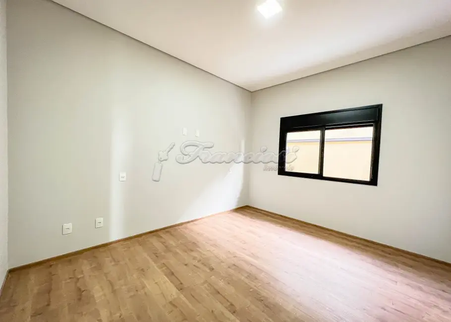 Casa de Condomínio com 3 quartos à venda, 179m2 em Terras de Santo Antônio, Itapetininga - SP - imagem 7 Foto 7 de Casa de Condomínio com 3 quartos à venda, 179m2 em Terras de Santo Antônio, Itapetininga - SP