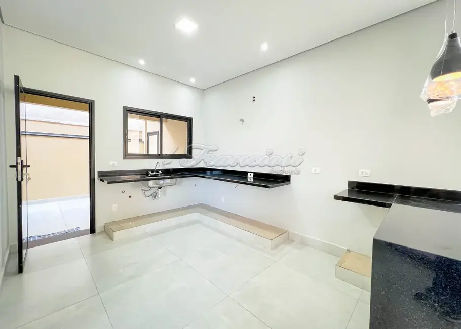 Casa de Condomínio com 3 quartos à venda, 179m2 em Terras de Santo Antônio, Itapetininga - SP - imagem 4 Foto 4 de Casa de Condomínio com 3 quartos à venda, 179m2 em Terras de Santo Antônio, Itapetininga - SP