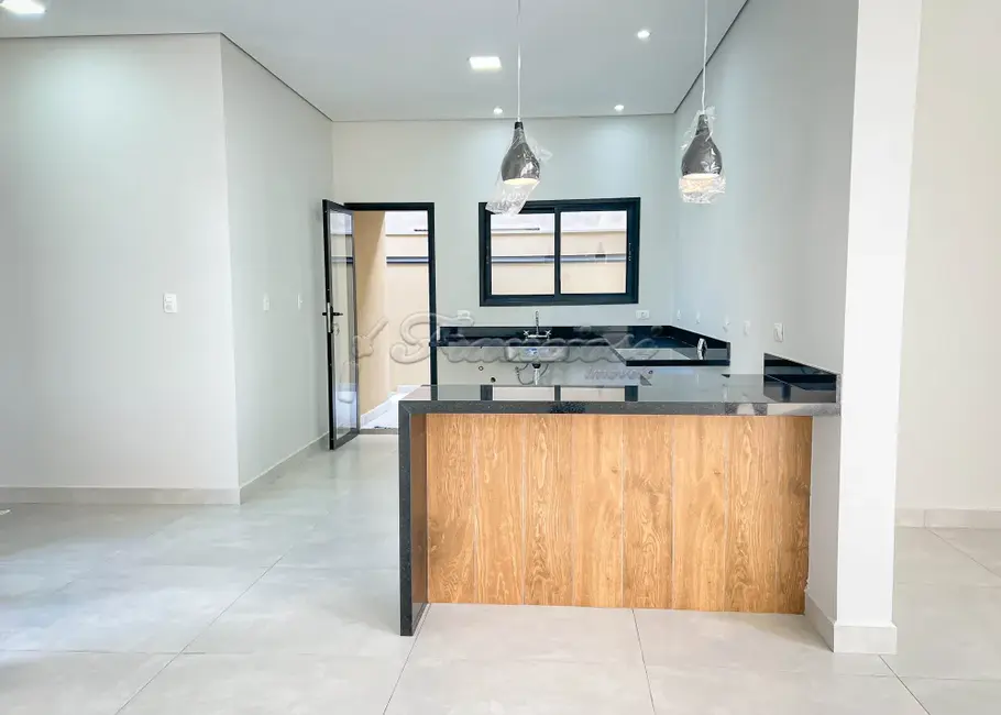 Casa de Condomínio com 3 quartos à venda, 179m2 em Terras de Santo Antônio, Itapetininga - SP - imagem 3 Foto 3 de Casa de Condomínio com 3 quartos à venda, 179m2 em Terras de Santo Antônio, Itapetininga - SP