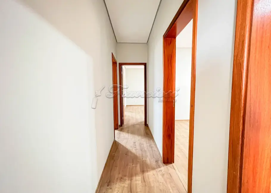 Casa de Condomínio com 3 quartos à venda, 179m2 em Terras de Santo Antônio, Itapetininga - SP - imagem 5 Foto 5 de Casa de Condomínio com 3 quartos à venda, 179m2 em Terras de Santo Antônio, Itapetininga - SP