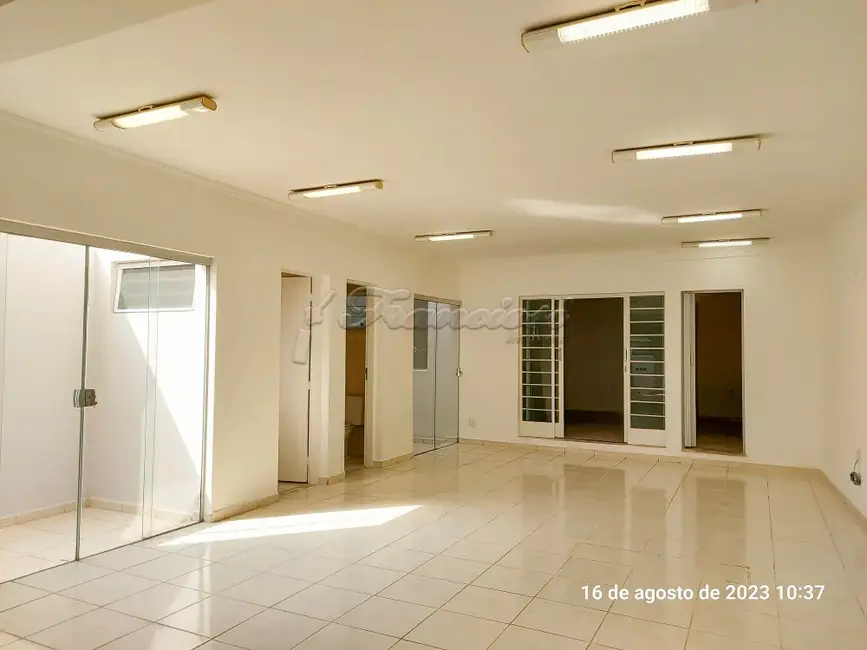 Prédio Inteiro para alugar, 210m2 em Centro, Itapetininga - SP - imagem 7 Foto 7 de Prédio Inteiro para alugar, 210m2 em Centro, Itapetininga - SP