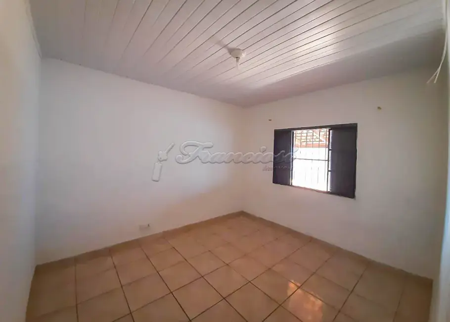 Casa com 2 quartos à venda, 250m2 em Jardim Monte Santo, Itapetininga - SP - imagem 3 Foto 3 de Casa com 2 quartos à venda, 250m2 em Jardim Monte Santo, Itapetininga - SP