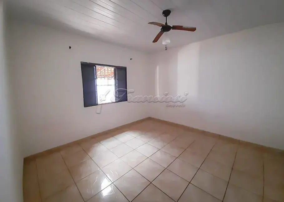 Casa com 2 quartos à venda, 250m2 em Jardim Monte Santo, Itapetininga - SP - imagem 4 Foto 4 de Casa com 2 quartos à venda, 250m2 em Jardim Monte Santo, Itapetininga - SP