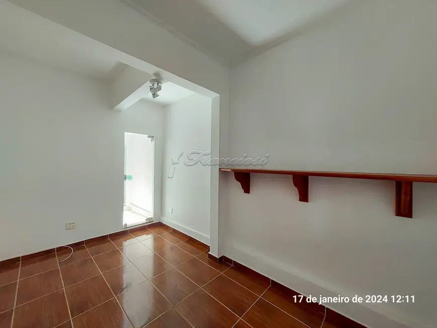 Foto 2 de Casa com 2 quartos para alugar, 142m2 em Itapetininga - SP