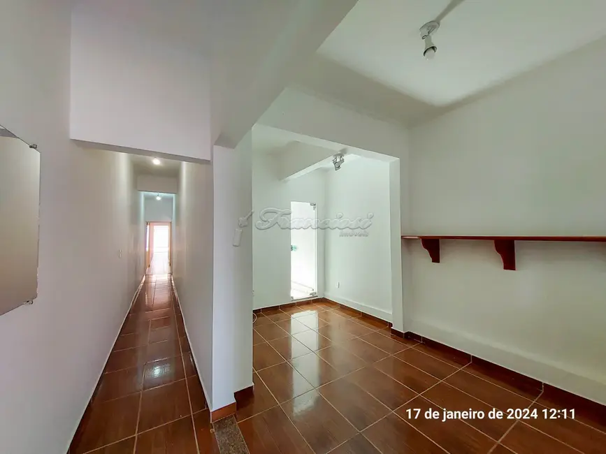 Foto 1 de Casa com 2 quartos para alugar, 142m2 em Itapetininga - SP