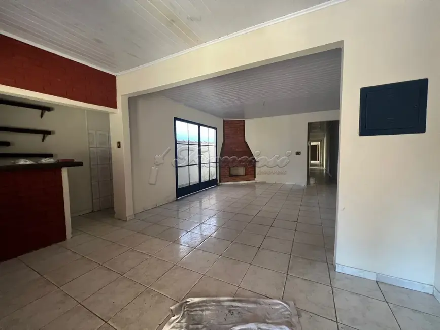 Foto 2 de Casa com 5 quartos para alugar, 200m2 em Vila Aurora, Itapetininga - SP