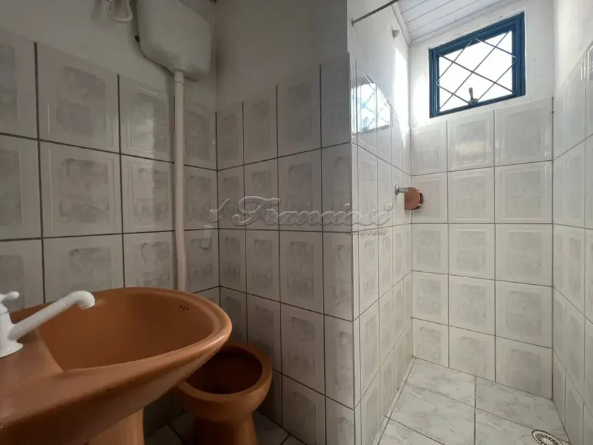 Foto 15 de Casa com 5 quartos para alugar, 200m2 em Vila Aurora, Itapetininga - SP