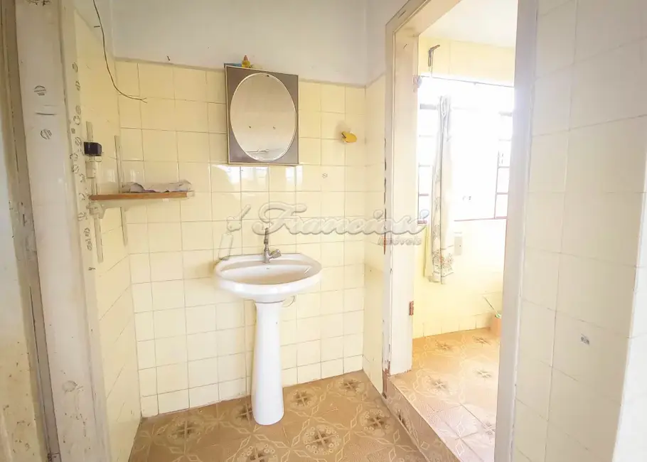 Casa com 4 quartos à venda, 70m2 em Centro, Itapetininga - SP - imagem 6 Foto 6 de Casa com 4 quartos à venda, 70m2 em Centro, Itapetininga - SP