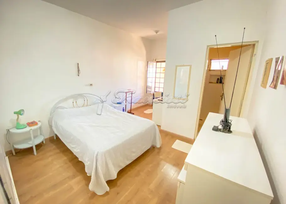 Casa com 2 quartos à venda, 300m2 em Itapetininga - SP - imagem 4 Foto 4 de Casa com 2 quartos à venda, 300m2 em Itapetininga - SP
