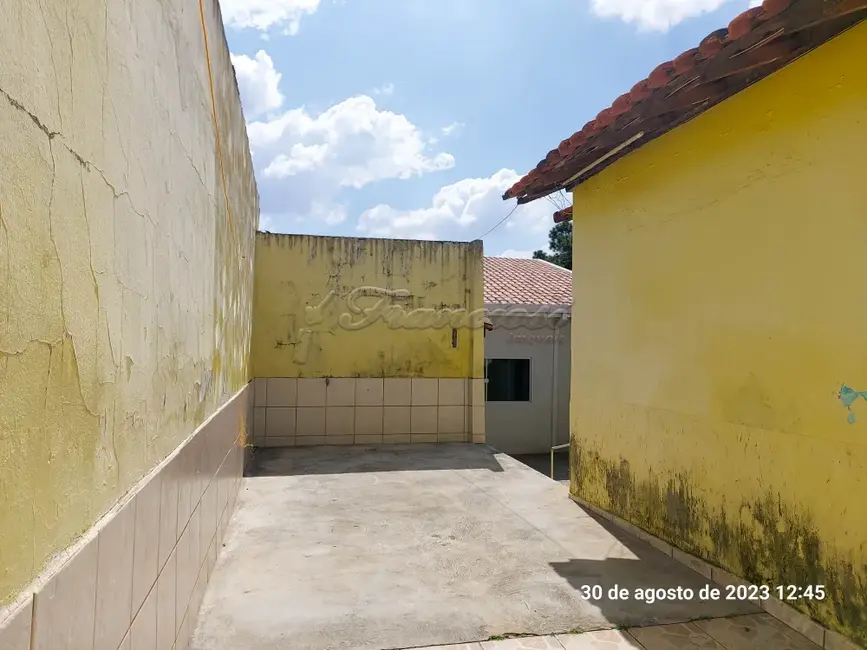 Foto 1 de Casa com 2 quartos para alugar, 325m2 em Itapetininga - SP