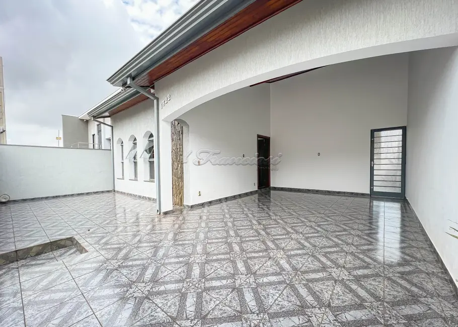 Foto 1 de Casa com 3 quartos à venda, 300m2 em Vila Nova, Itapetininga - SP