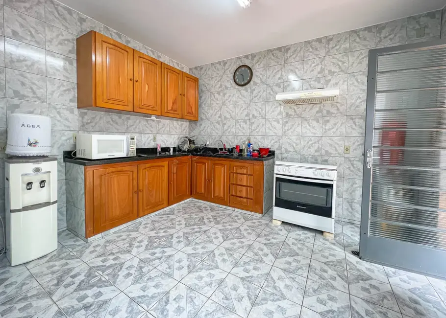 Casa com 3 quartos à venda, 300m2 em Vila Nova, Itapetininga - SP - imagem 4 Foto 4 de Casa com 3 quartos à venda, 300m2 em Vila Nova, Itapetininga - SP