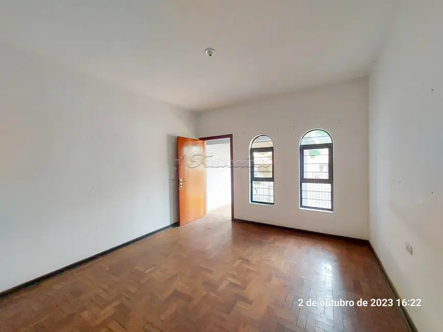 Foto 2 de Casa com 2 quartos para alugar, 125m2 em Centro, Itapetininga - SP