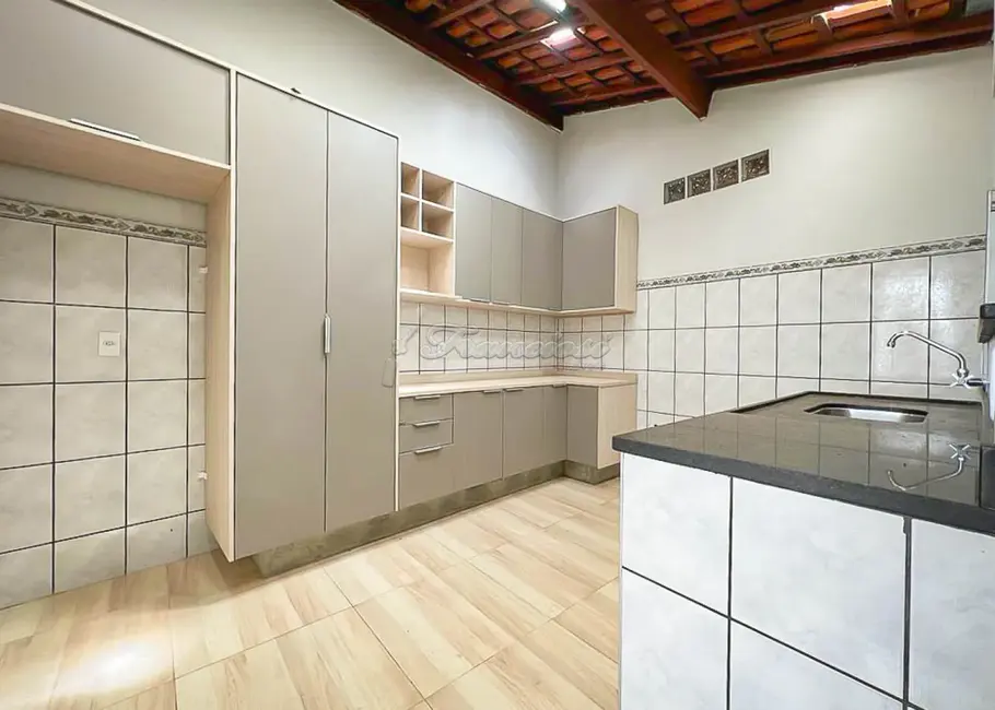 Casa com 4 quartos à venda, 156m2 em Vila Regina, Itapetininga - SP - imagem 4 Foto 4 de Casa com 4 quartos à venda, 156m2 em Vila Regina, Itapetininga - SP