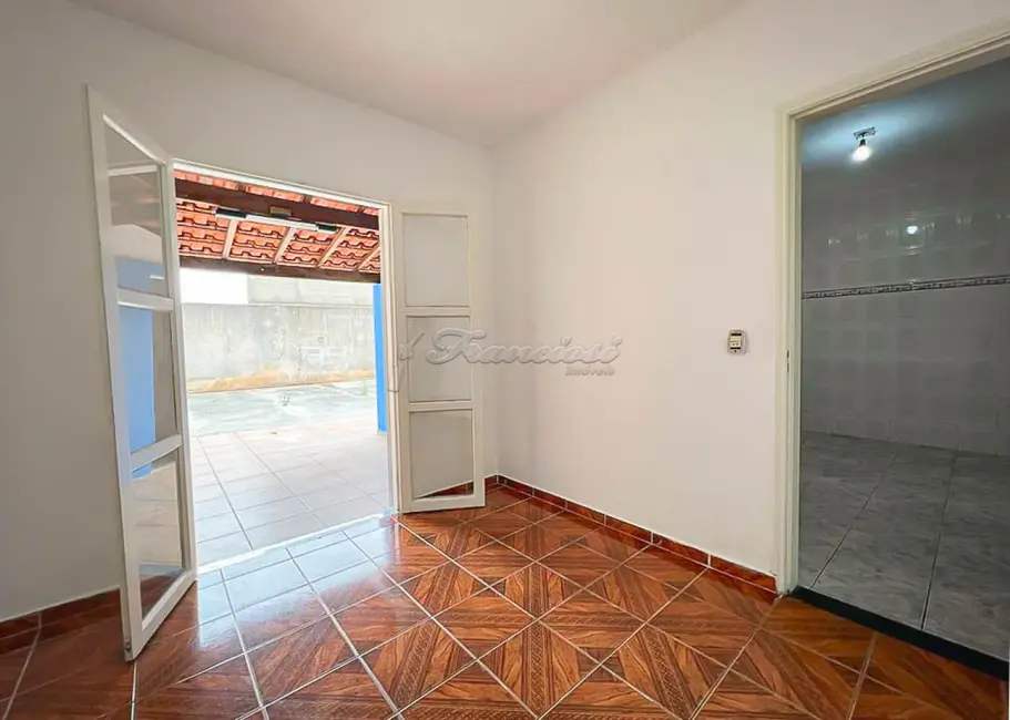 Casa com 3 quartos à venda, 250m2 em Jardim Casa Grande, Itapetininga - SP - imagem 3 Foto 3 de Casa com 3 quartos à venda, 250m2 em Jardim Casa Grande, Itapetininga - SP