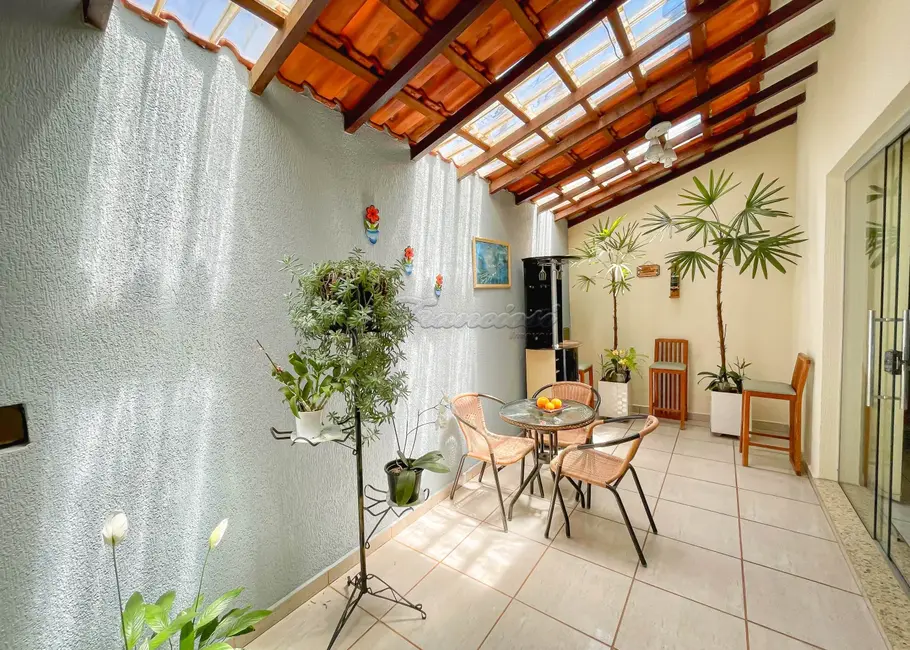 Foto 2 de Casa com 3 quartos à venda, 250m2 em Vila Serafim, Itapetininga - SP