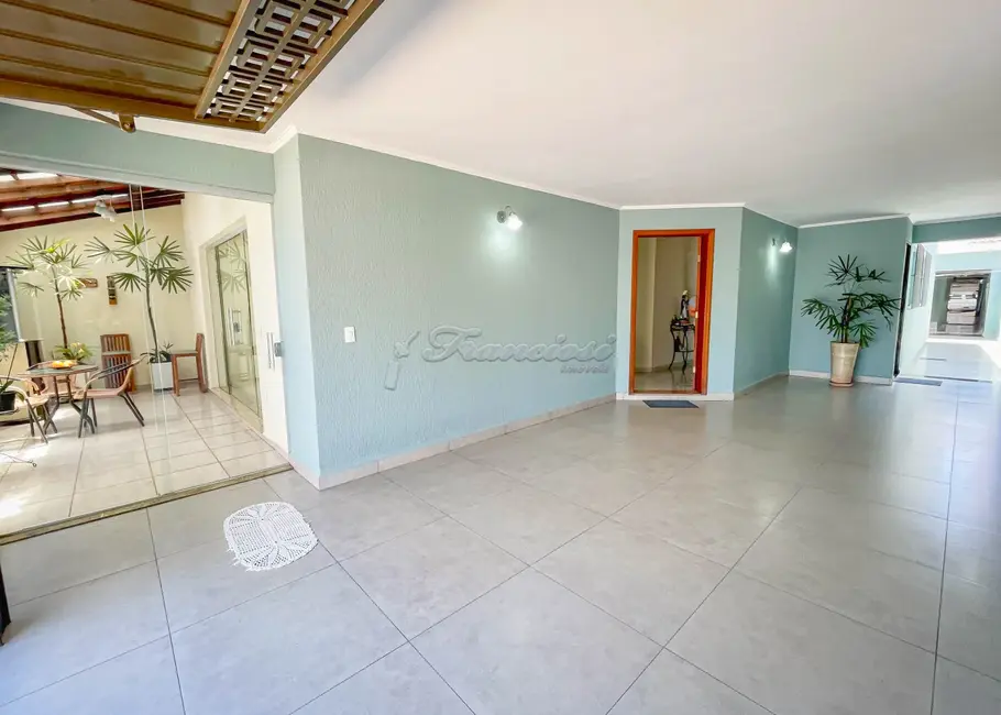 Foto 1 de Casa com 3 quartos à venda, 250m2 em Vila Serafim, Itapetininga - SP
