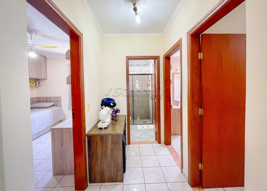 Casa com 3 quartos à venda, 250m2 em Vila Serafim, Itapetininga - SP - imagem 6 Foto 6 de Casa com 3 quartos à venda, 250m2 em Vila Serafim, Itapetininga - SP