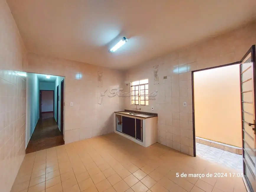 Casa com 2 quartos para alugar, 121m2 em Vila Regina, Itapetininga - SP - imagem 3 Foto 3 de Casa com 2 quartos para alugar, 121m2 em Vila Regina, Itapetininga - SP