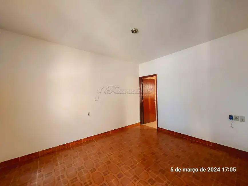 Foto 1 de Casa com 2 quartos para alugar, 121m2 em Vila Regina, Itapetininga - SP