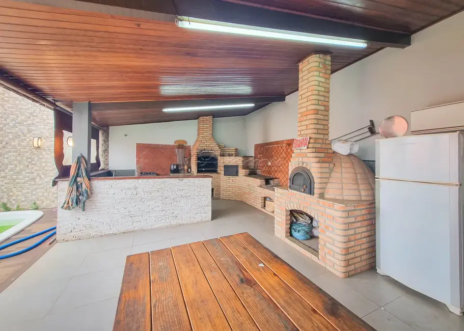 Casa com 3 quartos à venda, 300m2 em Jardim Itália, Itapetininga - SP - imagem 8 Foto 8 de Casa com 3 quartos à venda, 300m2 em Jardim Itália, Itapetininga - SP