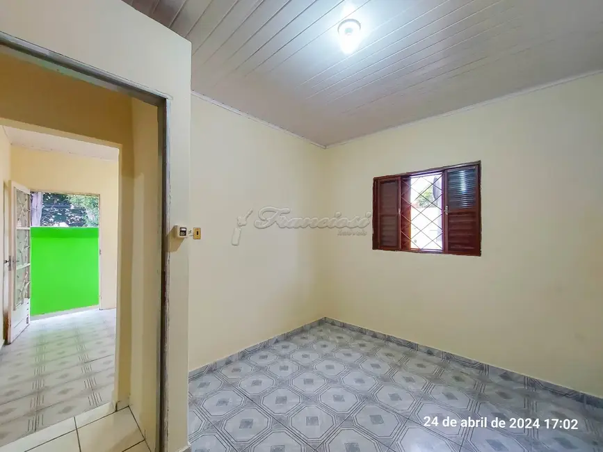 Casa com 2 quartos à venda, 49m2 em Itapetininga - SP - imagem 4 Foto 4 de Casa com 2 quartos à venda, 49m2 em Itapetininga - SP