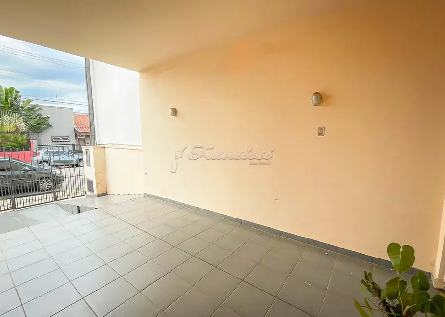 Casa com 3 quartos à venda, 295m2 em Centro, Itapetininga - SP - imagem 2 Foto 2 de Casa com 3 quartos à venda, 295m2 em Centro, Itapetininga - SP